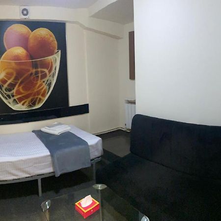 Enigma Hostel 耶烈万 外观 照片