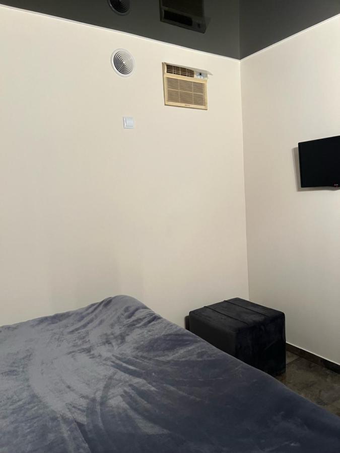 Enigma Hostel 耶烈万 外观 照片