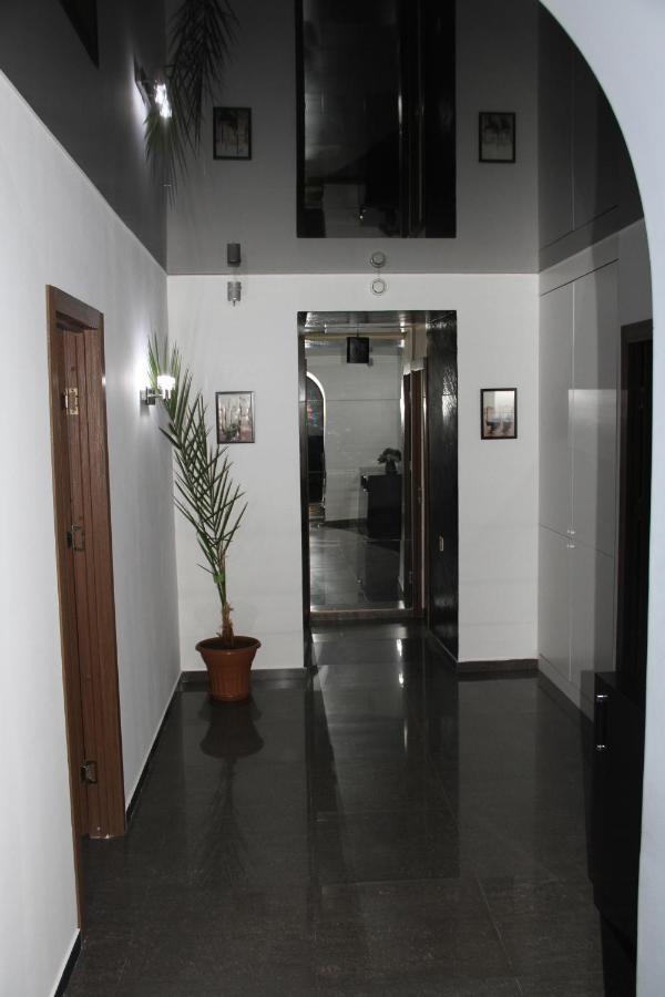 Enigma Hostel 耶烈万 外观 照片
