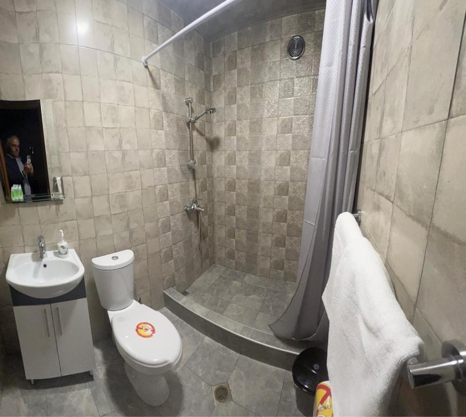 Enigma Hostel 耶烈万 外观 照片