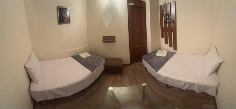 Enigma Hostel 耶烈万 外观 照片