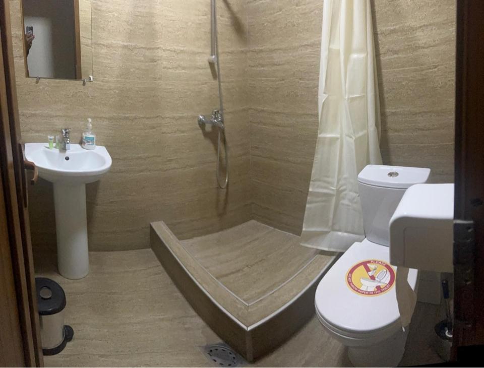 Enigma Hostel 耶烈万 外观 照片