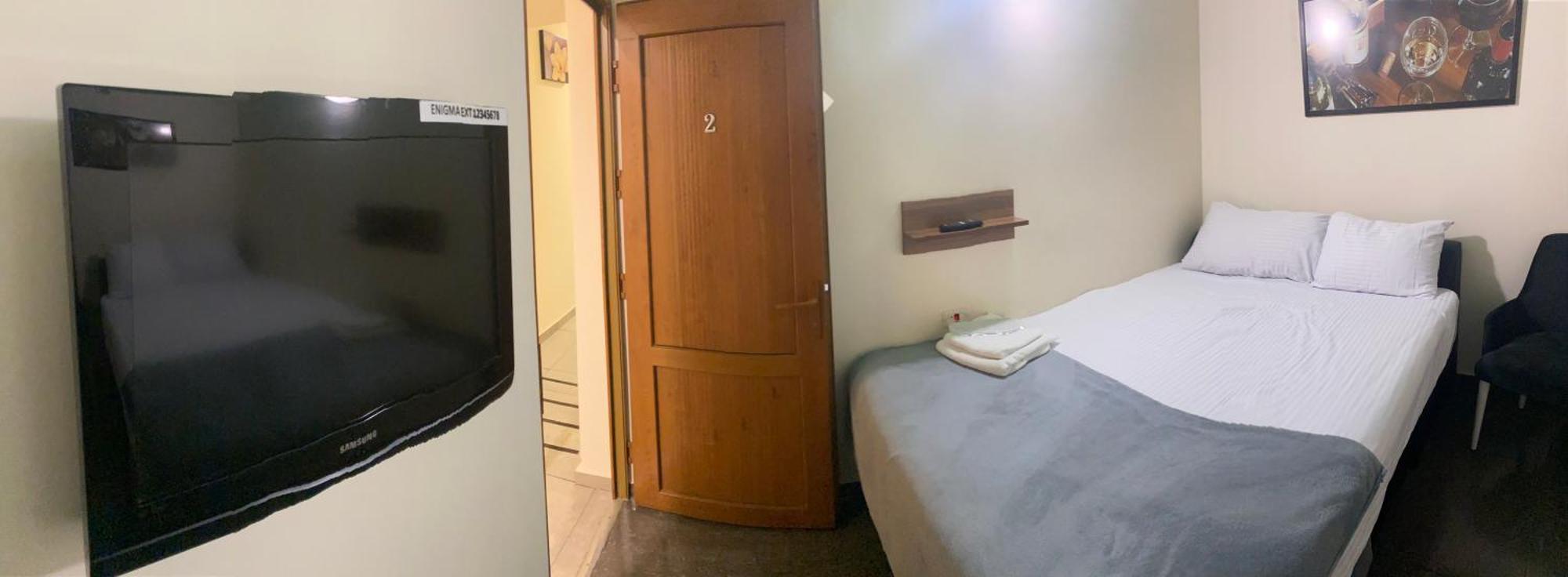 Enigma Hostel 耶烈万 外观 照片