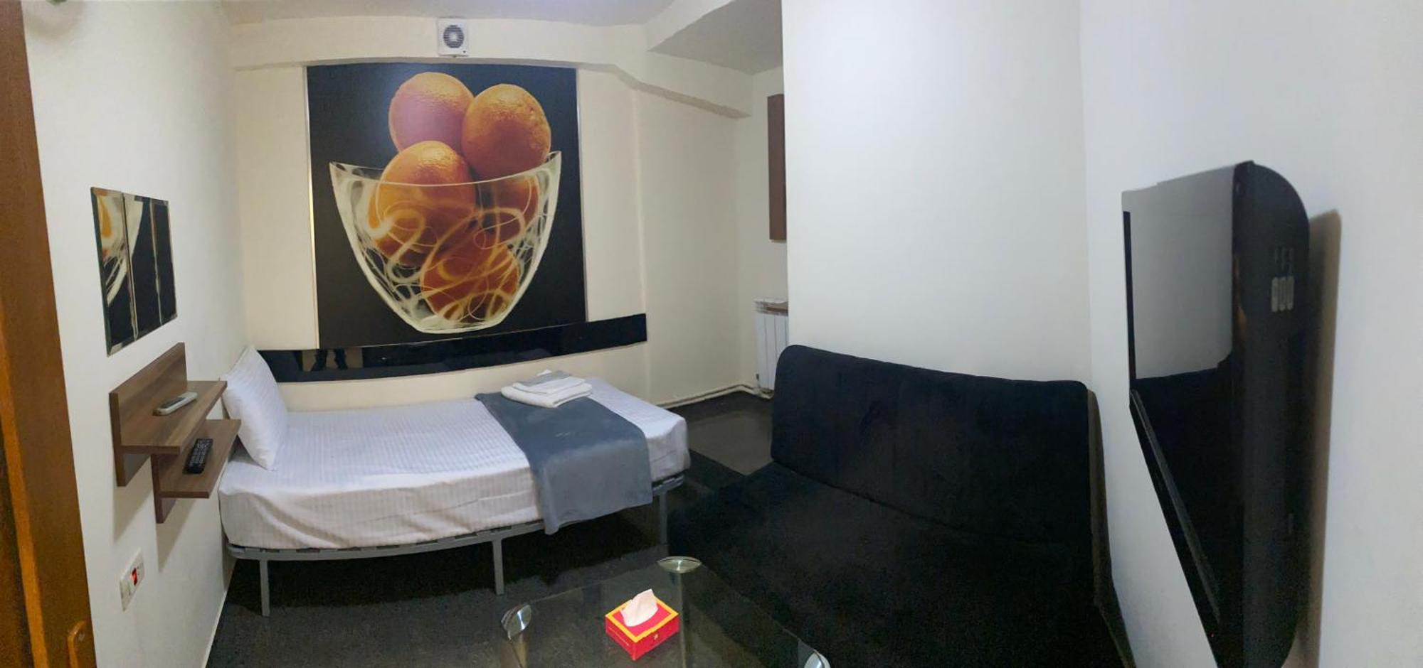 Enigma Hostel 耶烈万 外观 照片