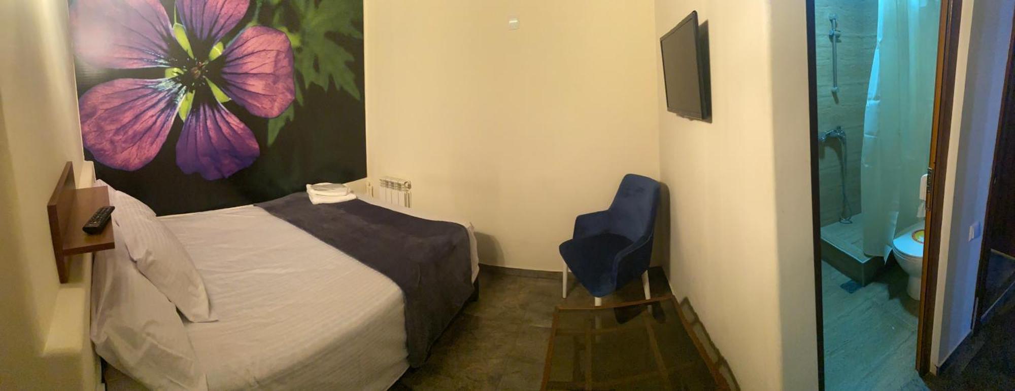 Enigma Hostel 耶烈万 外观 照片